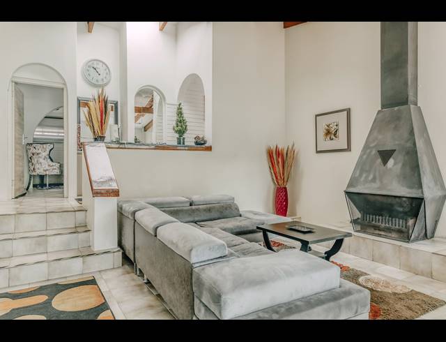 5 BEDROOM HOUSE TO LET IN RIVONIA